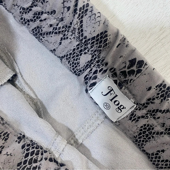 Bevy Flog Shely 30 Pants Gray Python Snakeskin Print - Picture 6 of 9